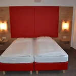 Ξενοδοχείο Minerva Garni 3*