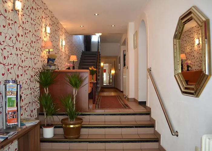 Minerva Garni Ξενοδοχείο